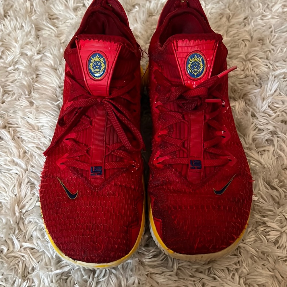 2019 LeBron 16 Low 'SuperBron'